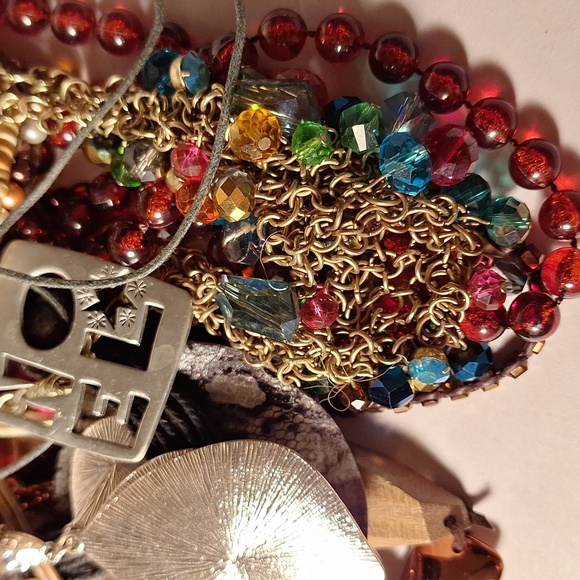 5 LBS Wearable Necklaces 45 Count Some Branded BEADS Chains BOHO Hippie Styles - Picture 6 of 9